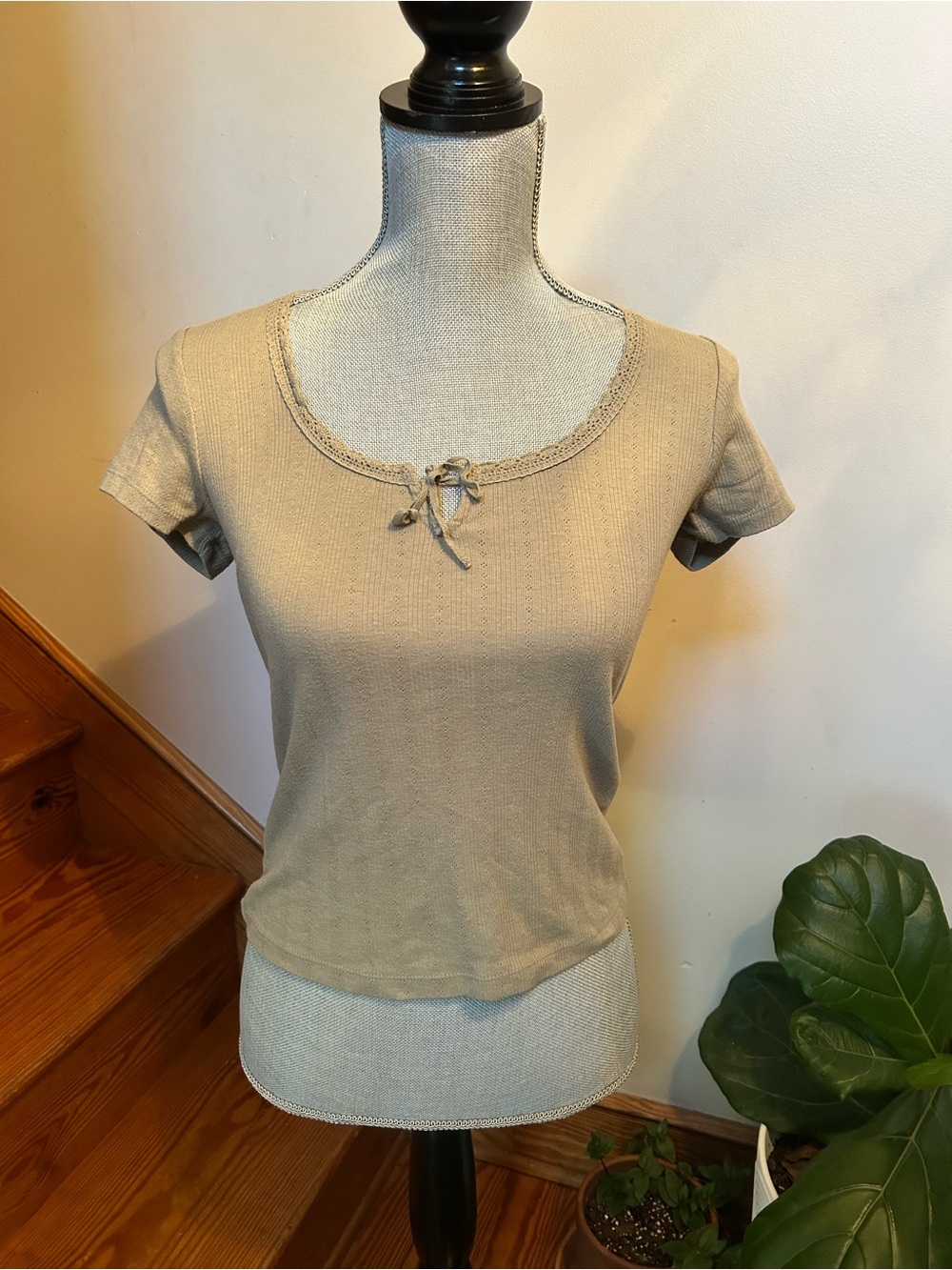 Old Navy Beige Short Sleeve Scoop Neck Tee with Tie